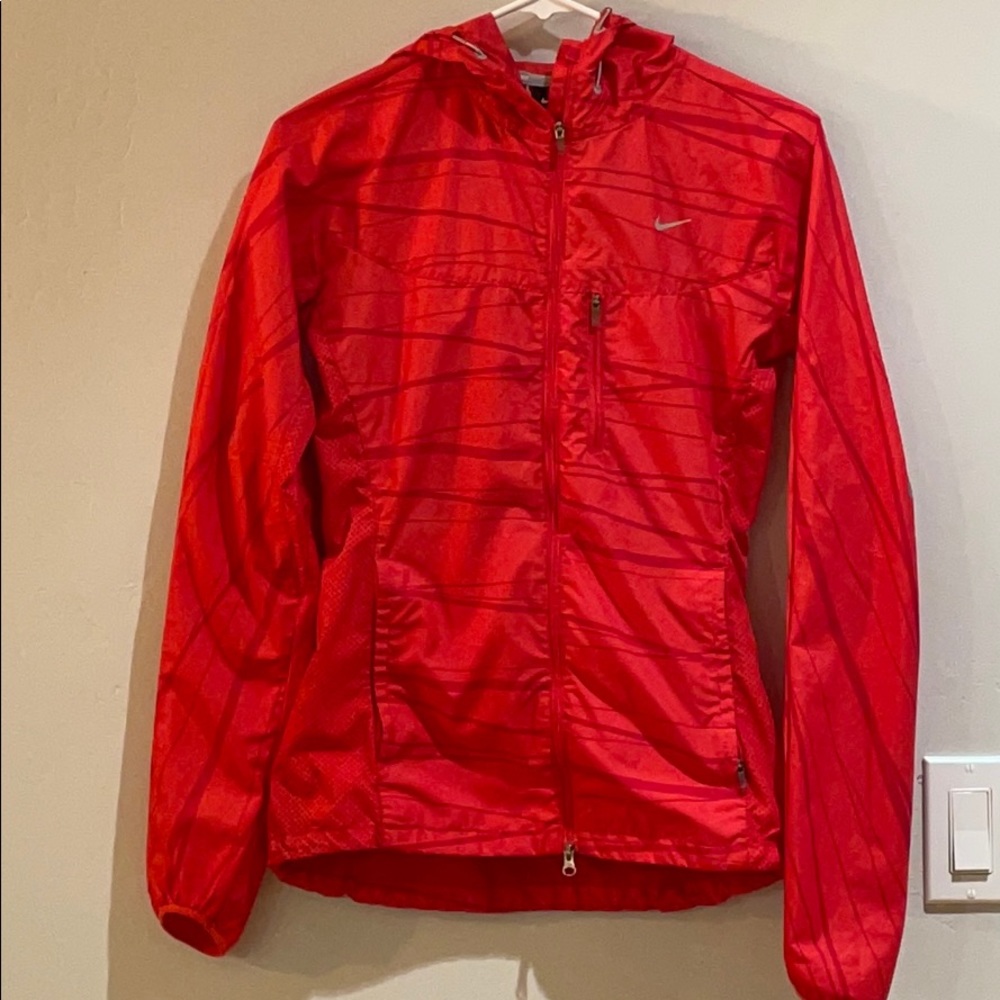 Cute running jacket light weight no flaws!